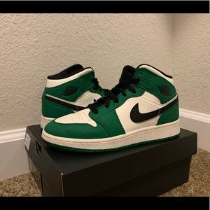AIR JORDAN 1 MID SE (GS)